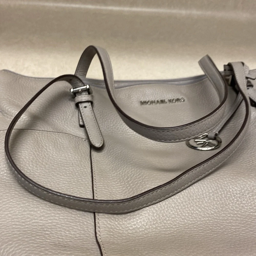 Michael Kors purse - Picture 2 of 5